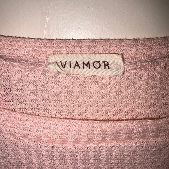 Viamor Pink Knit Top with Cheetah Print Short Sleeves size Medium - Picture 2 of 4